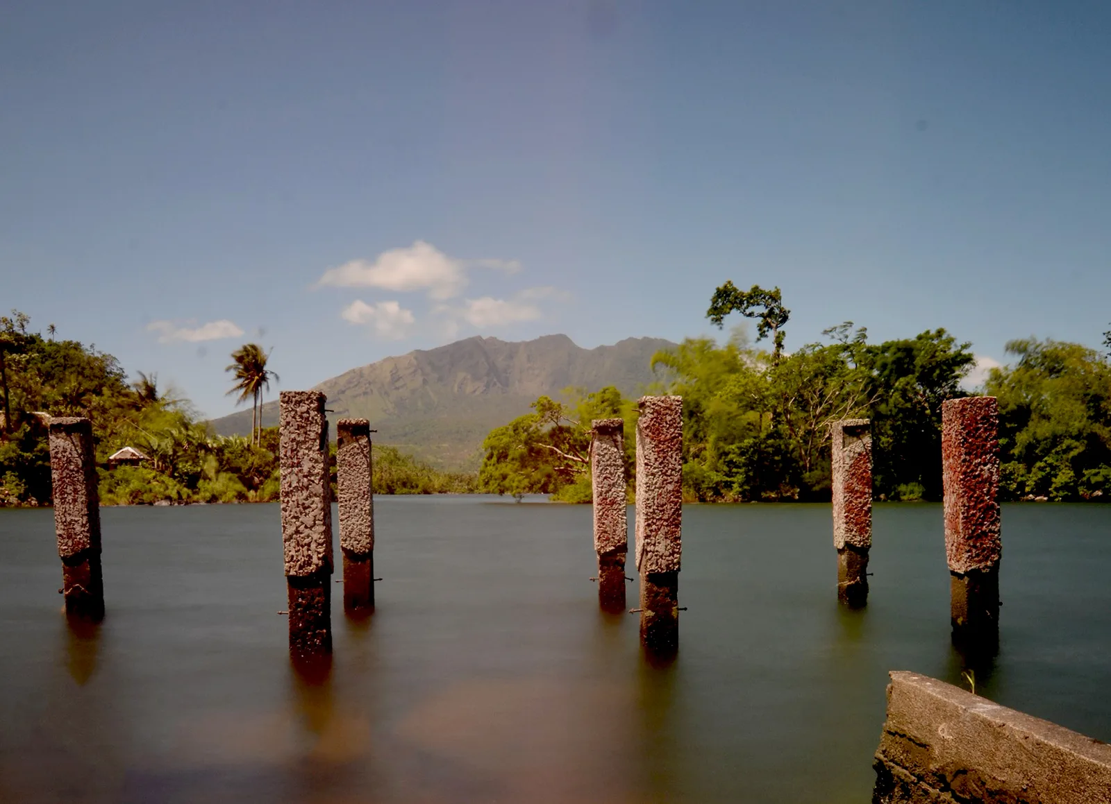 Lake Buhi, photo 2