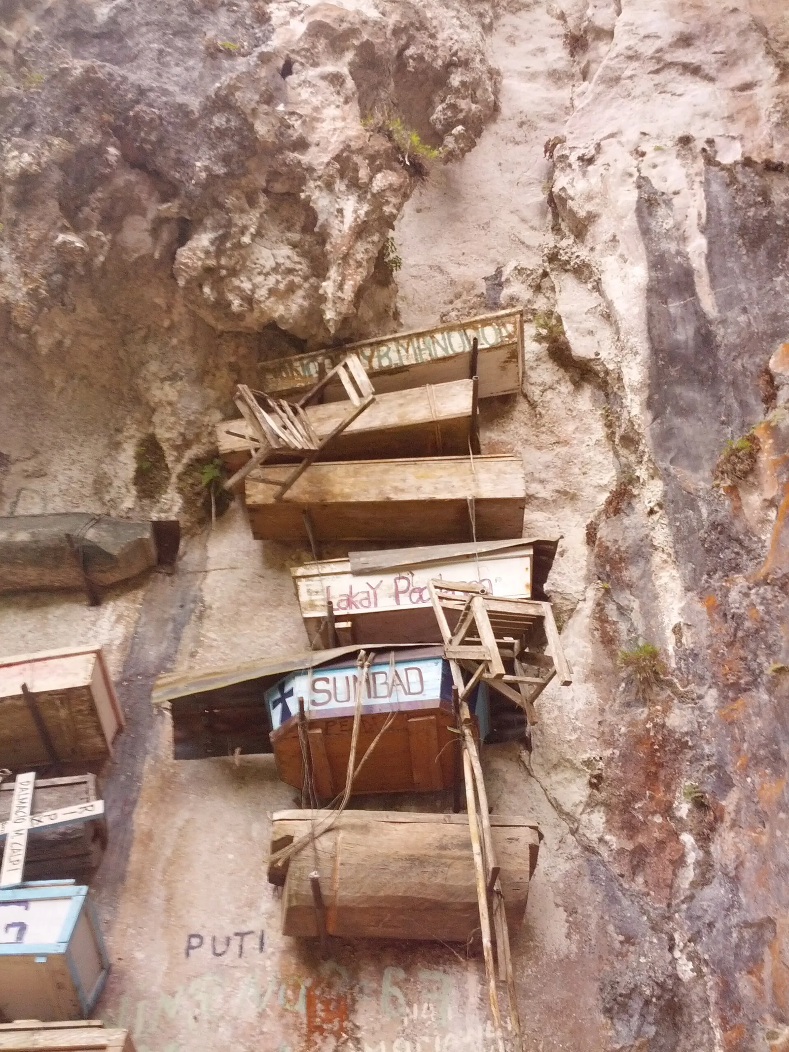 Hanging coffins of Echo Valley, photo 2