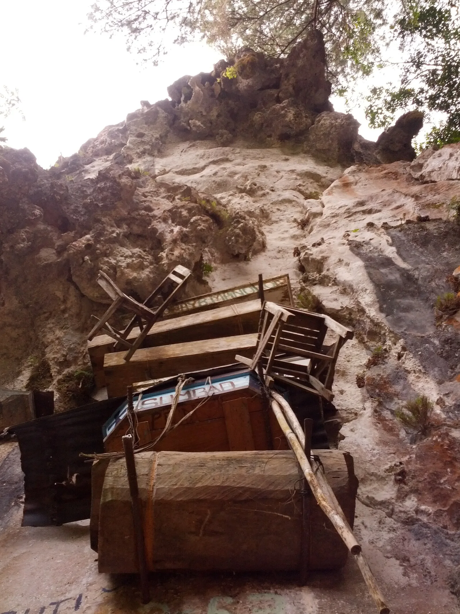 Hanging coffins of Echo Valley, photo 3